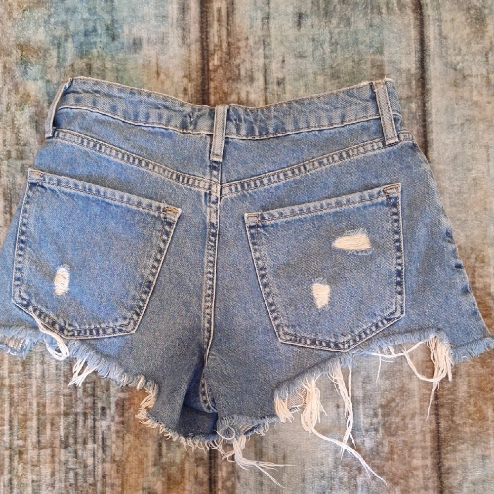 🔥🔥CLEARANCE ITEM🔥Forever 21 Blue Distressed Jean Shorts. Size 24 - Picture 5 of 6